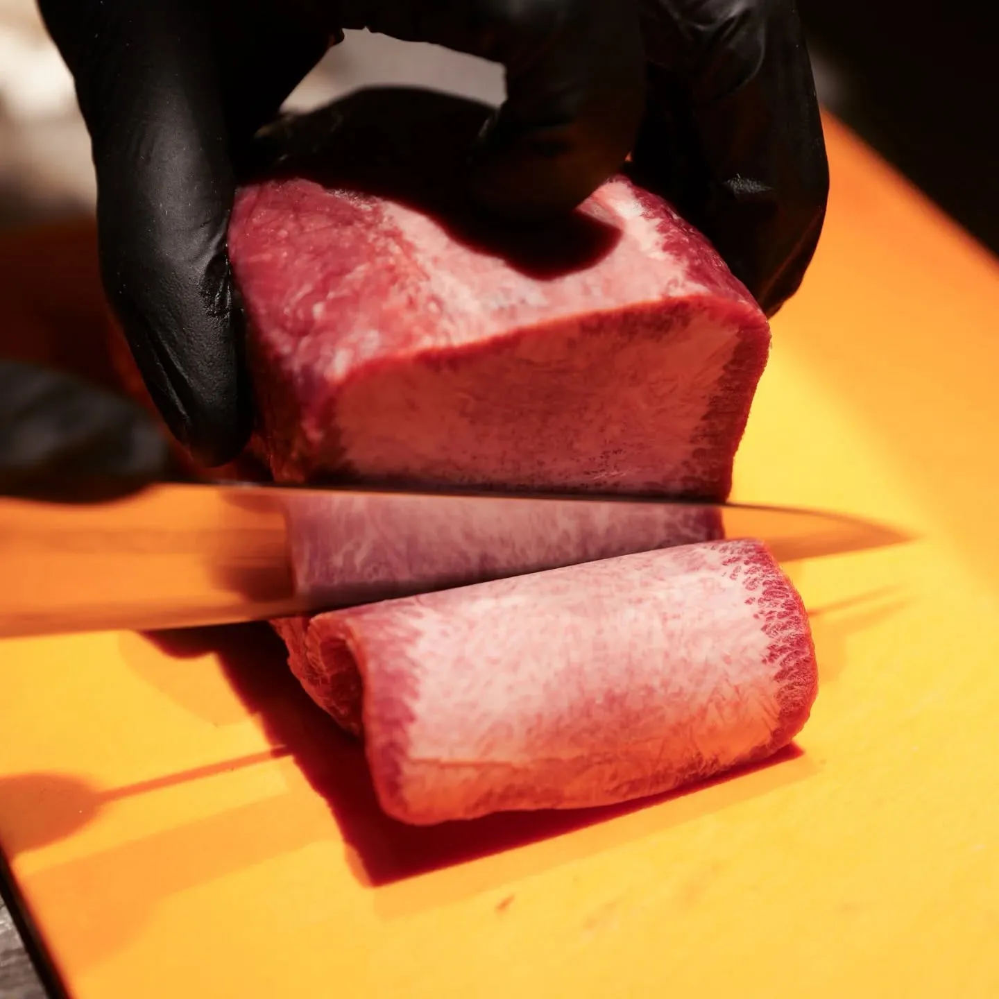 本日のオススメ上タン塩 牛生レバー焼き 牛ハツ炙り 厚切りカ...